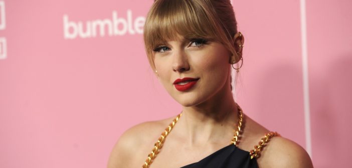 Η Taylor Swift τραγούδησε στο «Saturday Night Live» τη δεκάλεπτη έκδοση του «All Too Well»