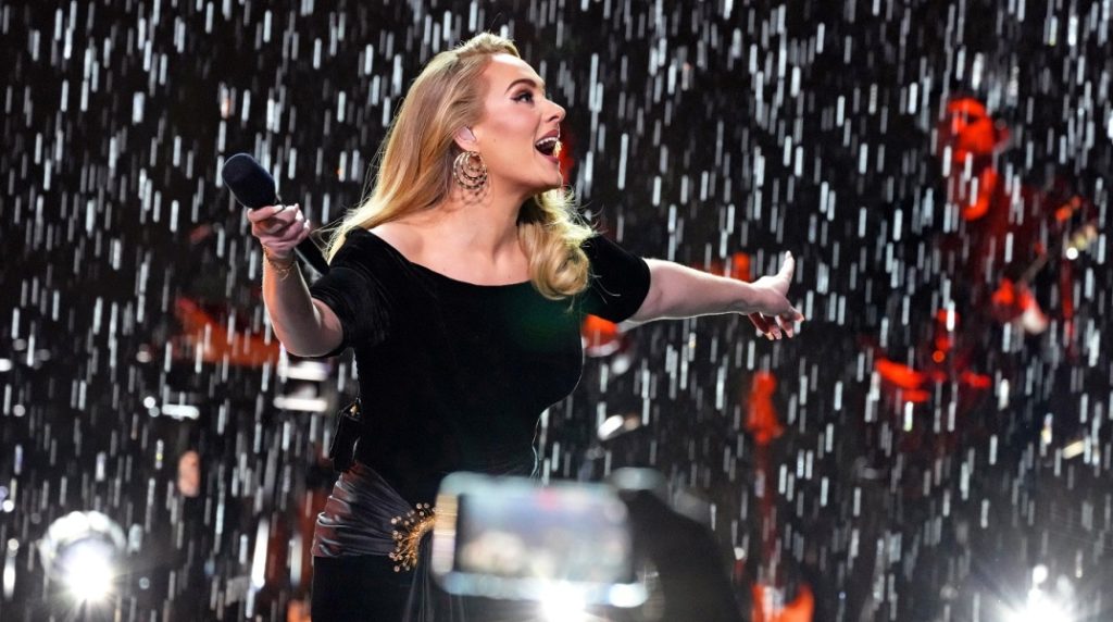 Adele: "Μαγική εξαφάνιση" από τη σκηνή
