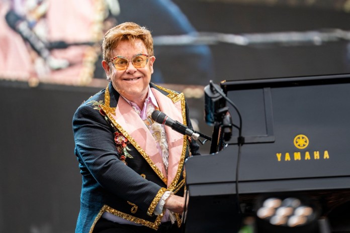 Ο Elton John είναι φοβισμένος για την εμφάνισή του στο Glastonbury